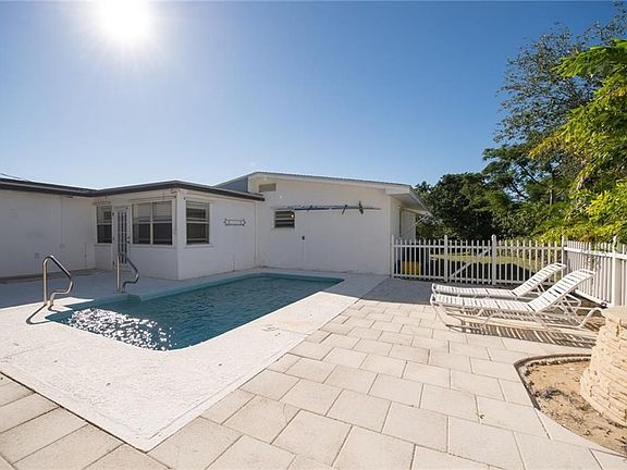 3rd image of 3581 NE Melba Dr