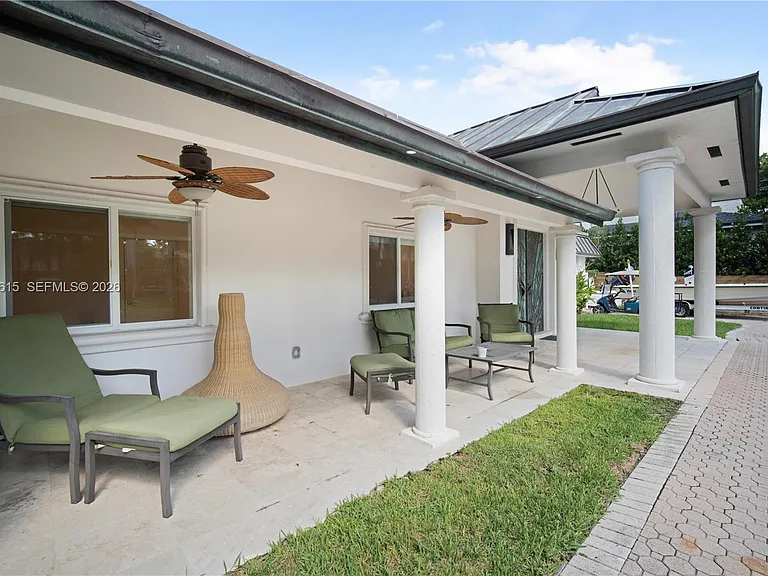 324 Caribbean Rd — Photo 1