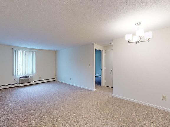 Large Living Rooms/Air Conditioning