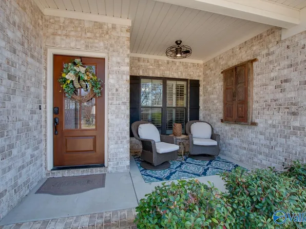 2413 Woodview Dr SE, Huntsville, AL 35801