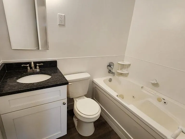 5774 S 2200 W — Photo 12