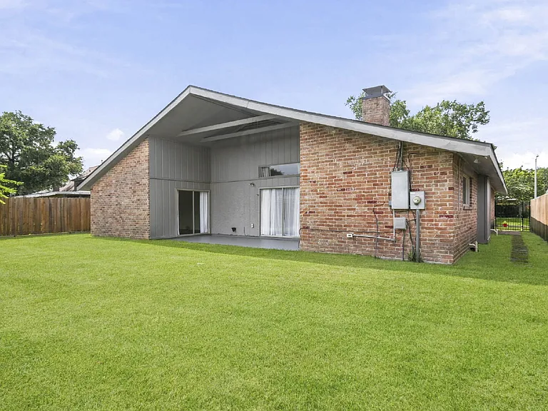 830 Seacliff Dr — Photo 16