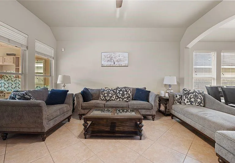 12610 Redbud Villa Ln — Photo 10