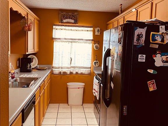 3rd image of 2904 NE 12th St