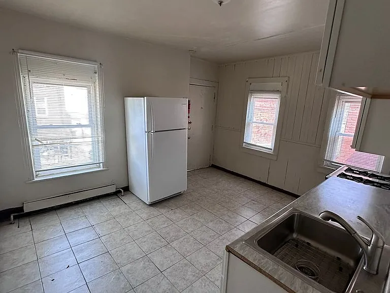 238 S 6th St — Photo 6