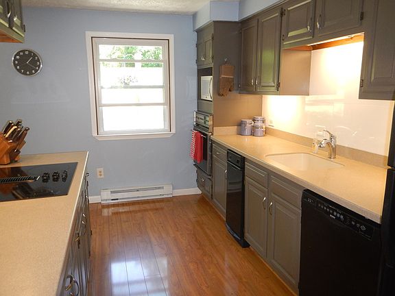 4th image of 127 Heather Ln