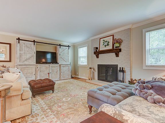 2nd image of 1306 Cherry Tree Ln