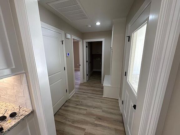 5th image of 11 Jackson Square Dr