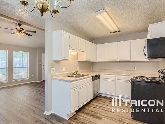 5th image of 1102 Glen Creek Dr