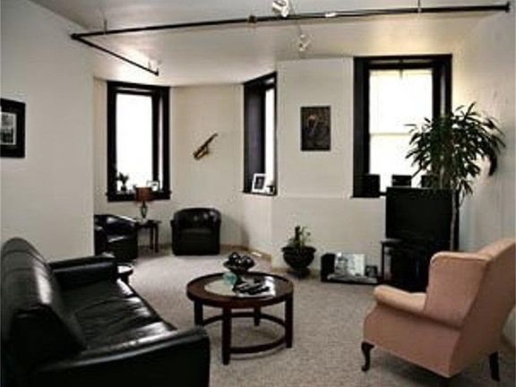 3rd image of 610 13th St