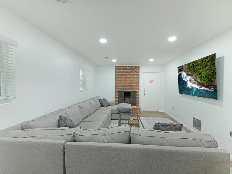 5616 Shade Tree Ln — Photo 10
