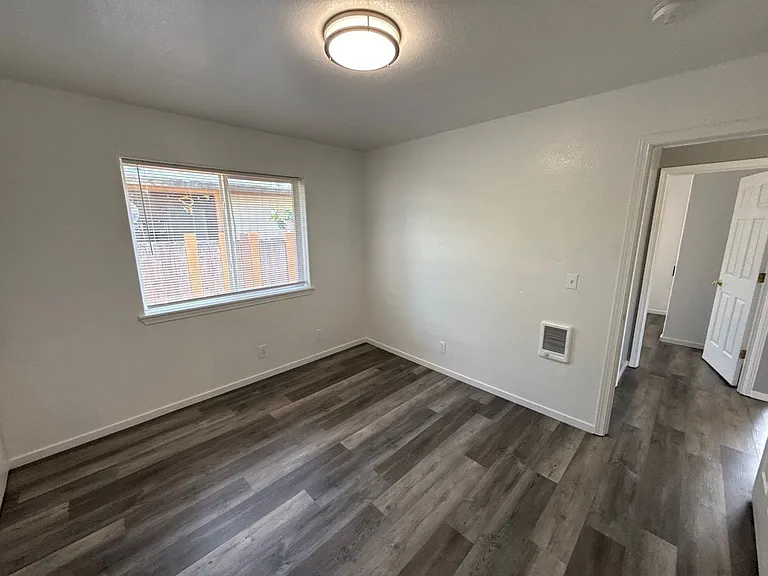 1265 Poplar St — Photo 10