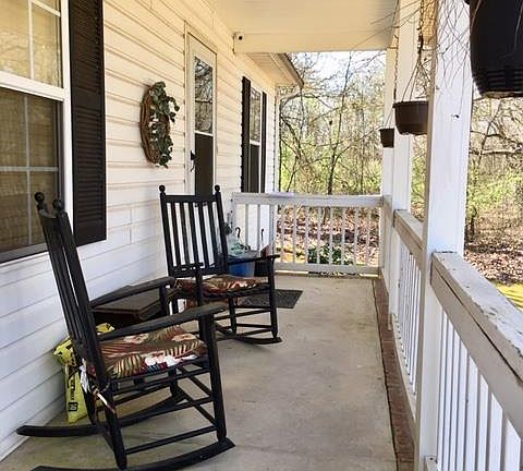 4th image of 219 Poston Cir