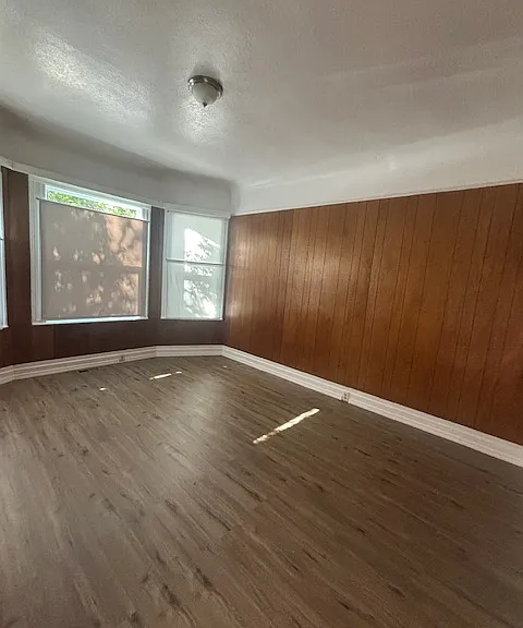 519 W Poplar St — Photo 5