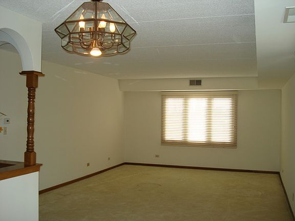 3rd image of 4106 N Narragansett Ave APT 406