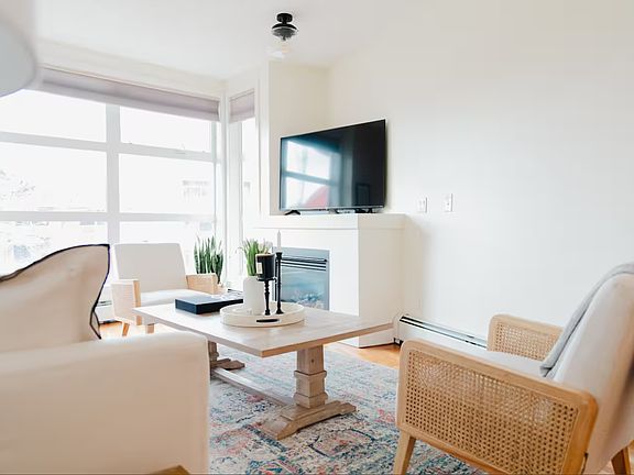 3rd image of 315 24th Ave SW #318