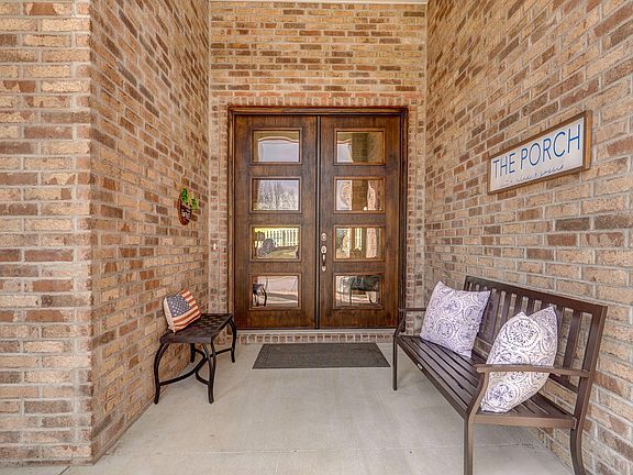3rd image of 129 N Glengary Drive