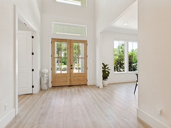 4th image of 6401 Lyons Rd