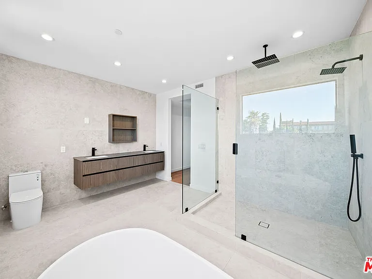 307 N Wilton Pl #101 — Photo 7