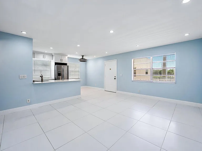 507 Capri Pl #K — Photo 8