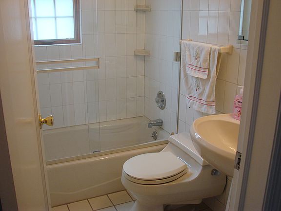 4th image of 1534 Imperial Ave