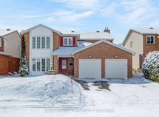 11 Speers Cres, Ottawa, ON K2M 1W1