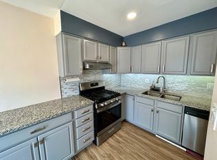 221 W Berkley Ln, Hoffman Estates, IL 60169