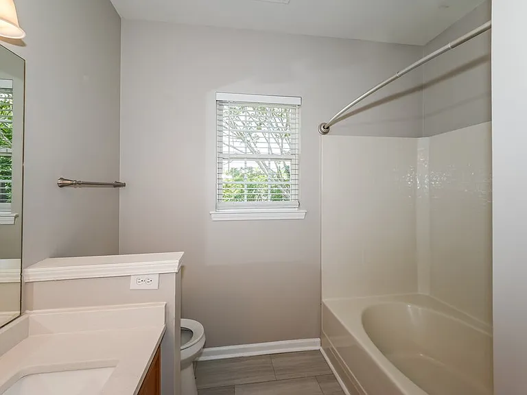 8704 Rozumny Dr — Photo 14