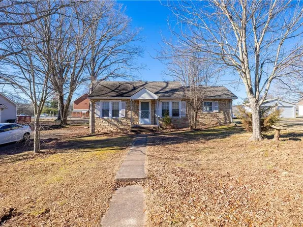 311 S High St, Eden, NC 27288