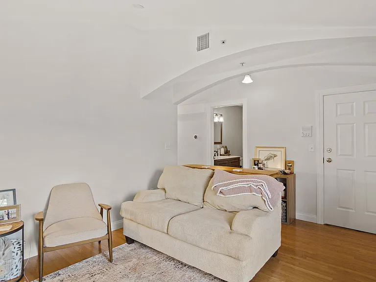 266 Essex St #6 — Photo 9