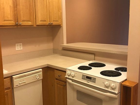 4th image of 310 Lathrop Ave APT 405