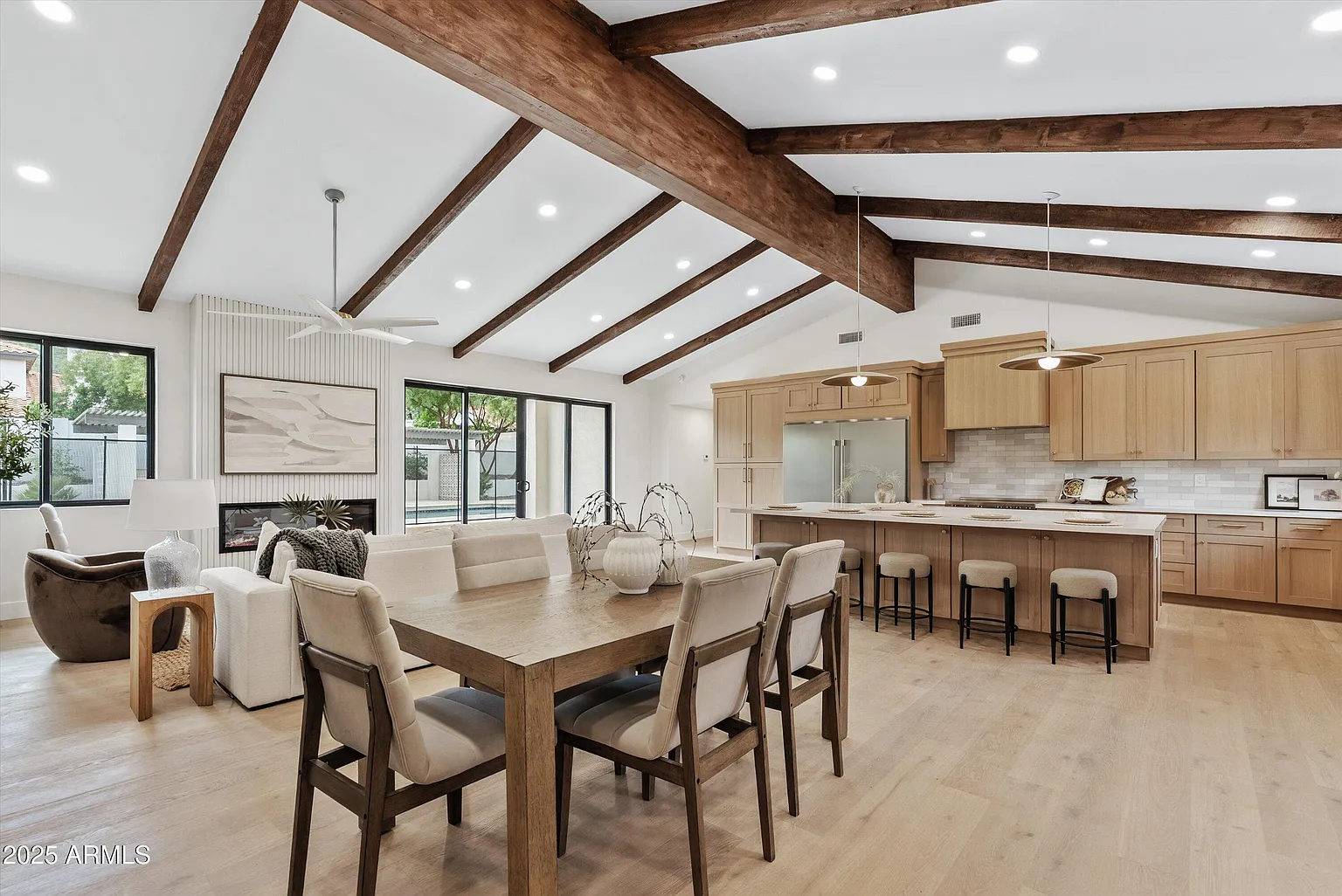 Las Rocas interior by Echo Real Estate