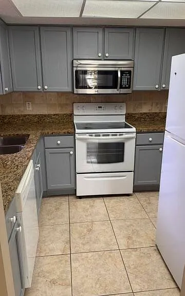 1536 SE Royal Green Cir #104 — Photo 20