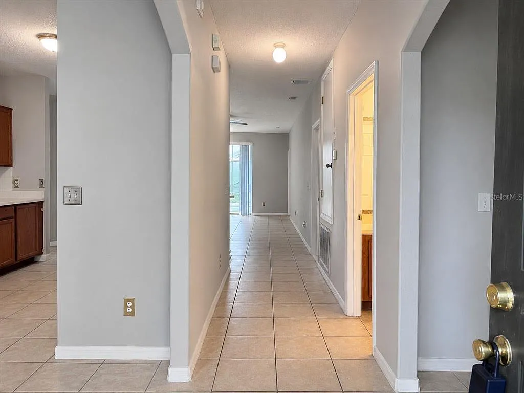 5 bed, 4.0 bath, 1825 sqft, $2,450 — Photo 3