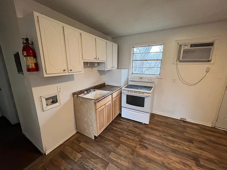 705 Glover St #B — Photo 8