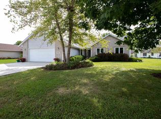 581 Gershwin Ln, Machesney Park, IL 61115