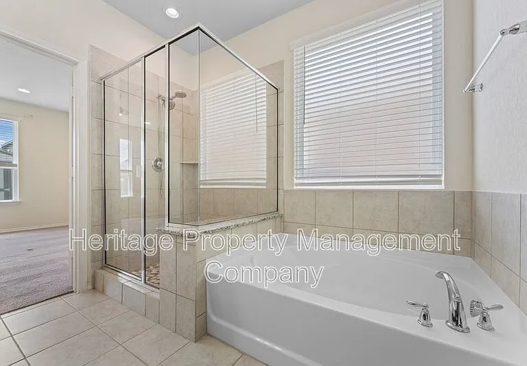 942 Blue Violet — Photo 34