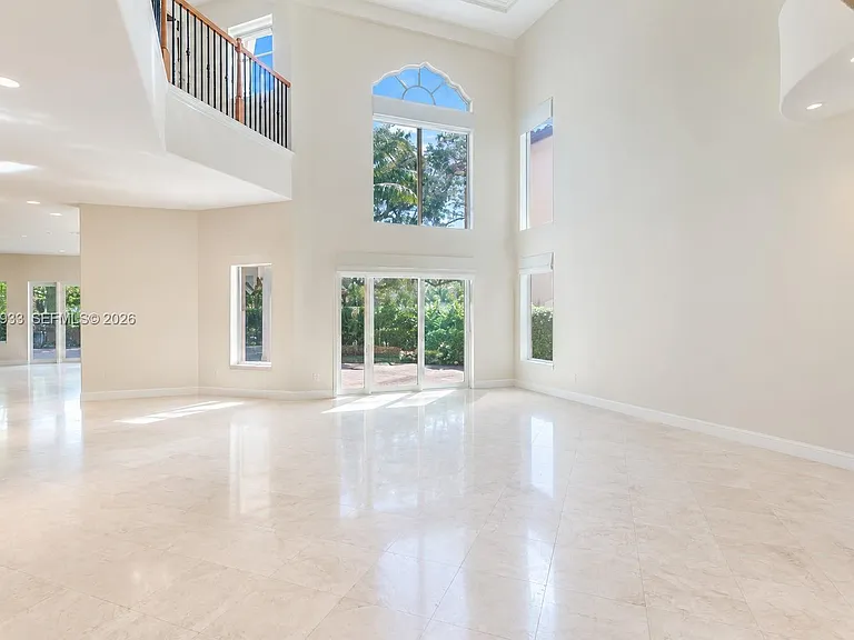 19471 NE 14th Ct — Photo 3