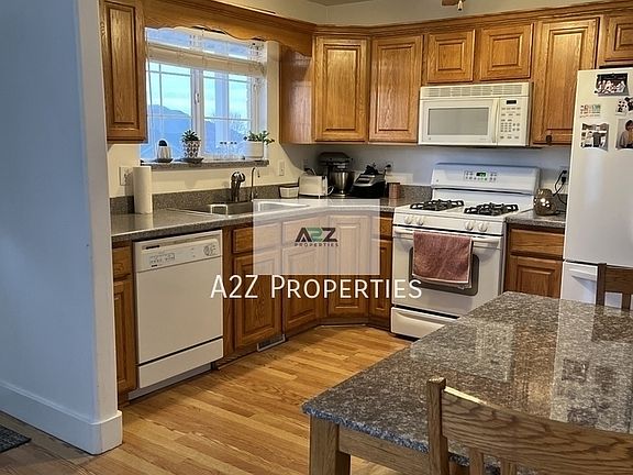5th image of 358 N Peach St