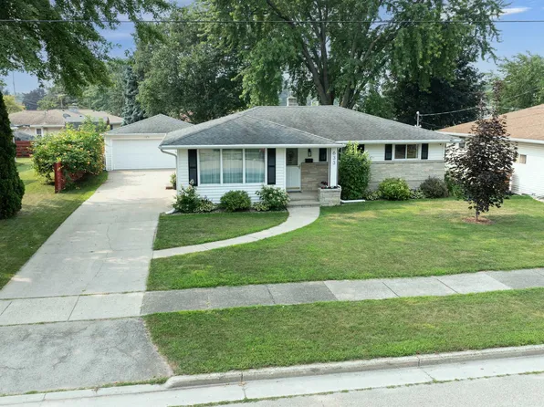 633 11th St, Menasha, WI 54952