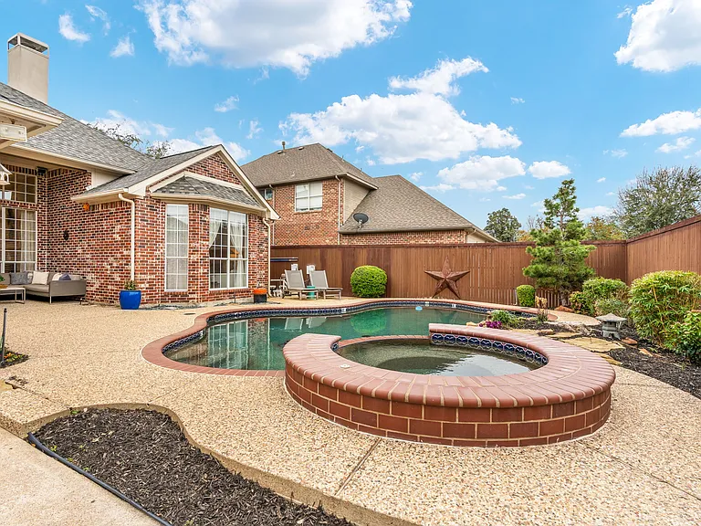 433 Martel Ln — Photo 37