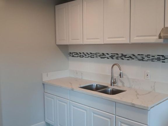 3rd image of 6-11724 S Vermont Ave #6