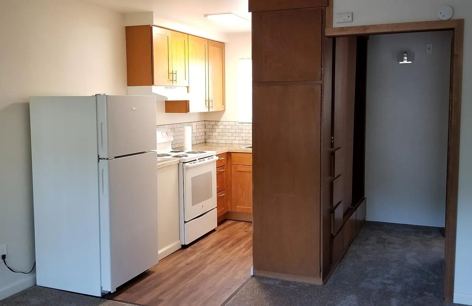 Alder Manor Apartments — Photo 2