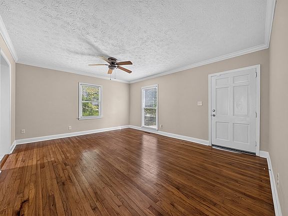 3rd image of 3127 Oak Cir