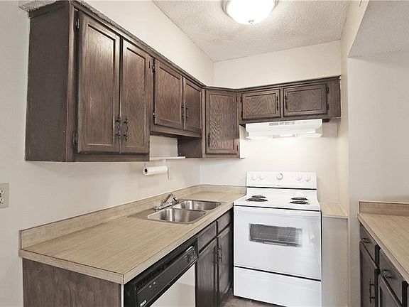 2nd image of 2113 N Woodlawn Ave