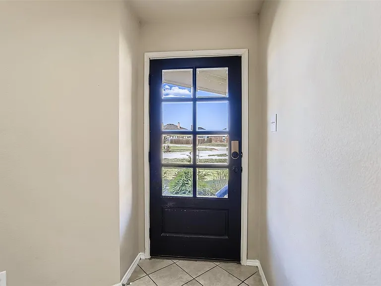 503 Hawthorn Dr — Photo 4