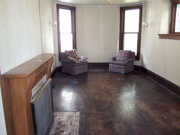4th image of 3203 Jackson St