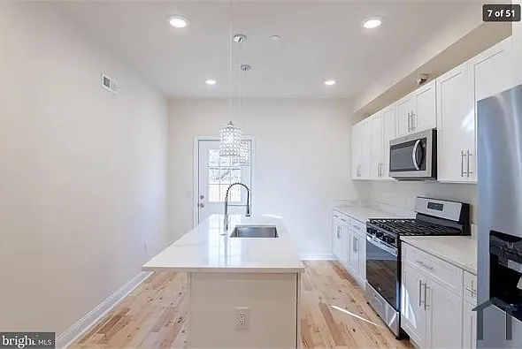 4 bed, 2700 sqft, $2,700 — Photo 4