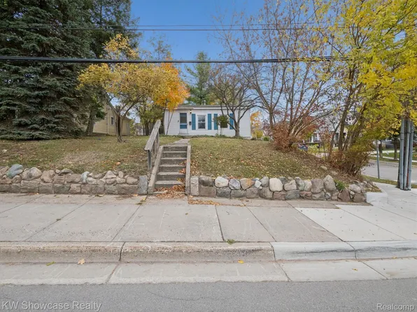 117 E Summit St, Milford, MI 48381