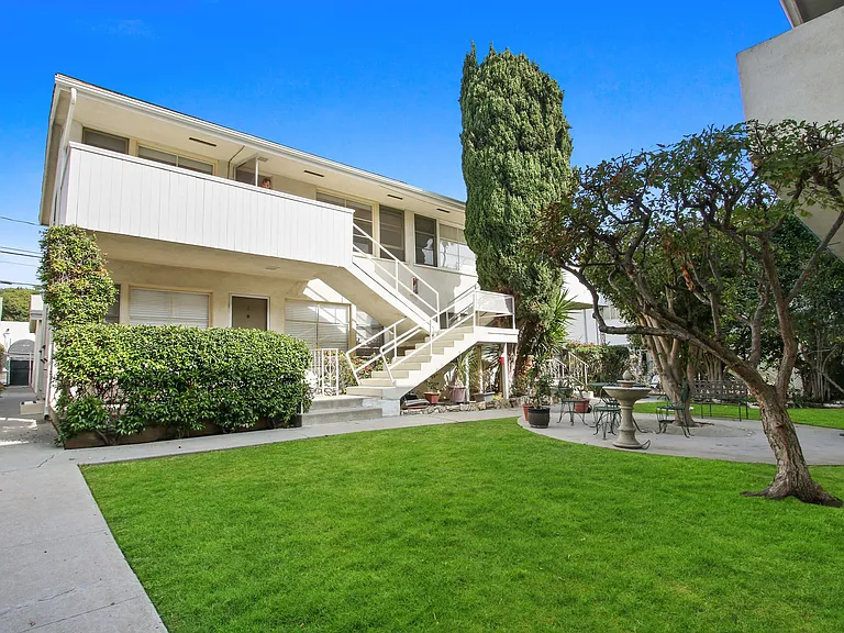 1011 19th Street in Santa Monica - North of Wilshire Blvd! — Photo 3